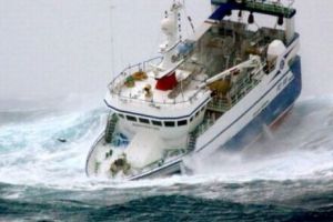 Tragedie pe mare. 21 de marinari dispăruţi în Marea Japoniei