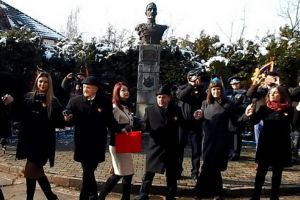 VIDEO: Hora Unirii, în curtea Poliţiei Mureş