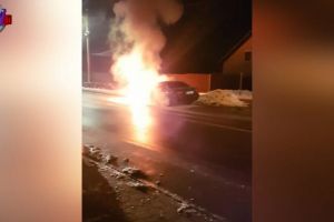 Un autoturism a fost cuprins de flăcări în cartierul Iţcani