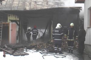 Un bătrân şi-a găsit sfârşitul într-un incendiu violent la Negostina