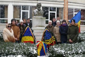 Depuneri de coroane de flori la statuia lui Alexandru Ioan Cuza, de Ziua Unirii Principatelor