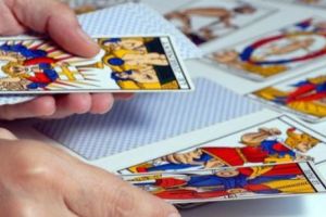 O româncă a dat 15.000 de EURO unei vrăjitoare să o SCAPE de DEOCHI