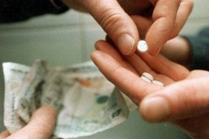 Oraşul din România în care elevii S-AU DROGAT cel puţin o dată! Situaţia este ALARMANTĂ! SONDAJ-ȘOC care pune pe jar părinţii!