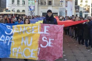 Tricolor de 100 de metri in Piata Victoriei de Ziua Unirii Principatelor, la Timisoara