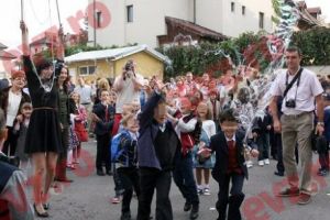 SCRISOARE DESCHISĂ către politicieni. „DA, EDUCAȚIA COSTĂ! (...) Nu faceţi decât să creşteţi nivelul de analfabetism”. Școala românească, „pe genunchele” lui Pop?