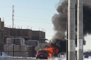 VIDEO Foto – Maşină în flăcări pe strada Țiglari