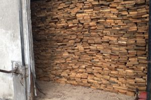 Material lemnos confiscat de poliţişti