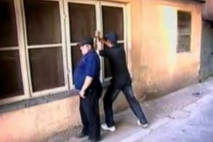 Spargatori de case, prinsi de politistii prahoveni dupa ce au dat 15 lovituri in mai multe judete!