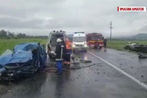 Accident la Valea Calugareasca. Un camion a intrat in plin intr-un autoturism. Trafic ingreunat spre Buzau
