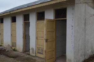 21 de şcoli din judeţ, cu toaleta în curte