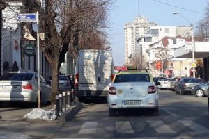 În timp ce Poliţia Locală doarme… – Haos rutier în centrul Piteştiului
