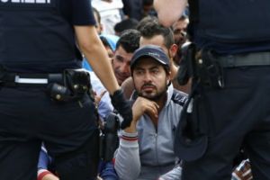 Tot mai multe oraşe germane REFUZĂ să mai ACCEPTE imigranţi
