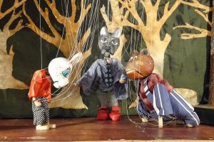 Teatru Anton Pann prezinta spectacolele “Ciuboţelele Ogarului” şi “Constelaţii”