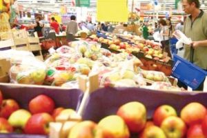 Alimentele se tot scumpesc! A cui e vina? Preţuri de batjocură pentru fermierii din judeţ