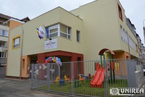 PROIECT: Între 0,81 şi 3,26 de lei pe zi, contribuţia părinţilor pentru copiii care frecventează creşele din Alba Iulia, în anul 2018. Cine beneficiază de facilităţi