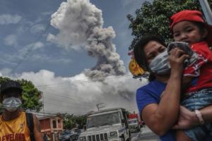 75000 de persoane evacuate datorită erupţiei unui vulcan