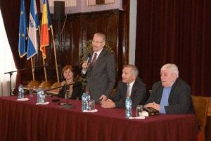 Carte despre Emil Constantinescu, lansată la UMF Târgu-Mureş