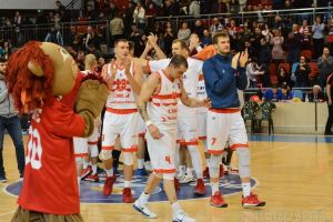 Baschetbaliştii de la CSM CSU au bifat a 11-a victorie: 86-71 cu Phoenix Galaţi
