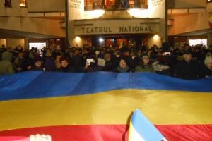 Cel mai mare tricolor din Târgu-Mureş, desfăşurat la Hora Unirii