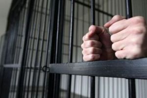 Tânăr din Bistra, cu mandat de 3,6 ani închisoare pentru tentativă la omor, reţinut de poliţişti şi depus în Penitenciarul Aiud