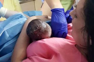 Ultimele clipe din viata femeii care a murit după ce a născut la o clinică privată – VIDEO Imagini emotionante filmate chiar de sotul ei.