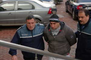 Alba-neagra în instanţă cu indivizi suspecţi de trafic cu substanţe psihoactive