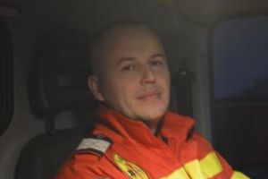 Un paramedic clujean a salvat viaţa unui bărbat căzut pe carosabil