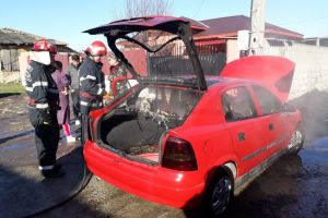 O masina a luat foc in Medgidia. Intervin pompierii