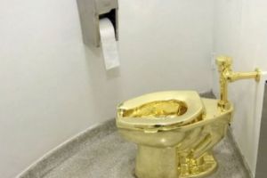 Muzeul Guggenheim i-ar fi oferit lui Donald Trump un vas de toaletă din aur de 18 carate. Aflaţi motivul