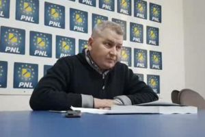 VIDEO: Deputatul Florin Roman cere demisia Daliei Dărămuş de la şefia Centrului Român de Dezvoltare a Învăţământului Profesional şi Tehnic – ”A ajuns acolo pentru că este fata lu’ mama, nu prin concurs!”