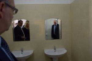 Primarul din Piatra Neamţ a inaugurat, cu fast, trei toalete