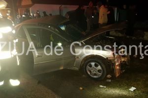 Imagini de la eveniment. UPDATE: Accident rutier grav la intrare in localitatea Viisoara, judetul Constanta. Doua masini implicate. Un tanar a fost ranit (galerie foto)  