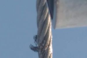 Pârtia Cocoş, primele probleme. Cum arată un cablu de la instalaţia de telescaun