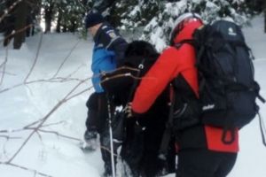 Femeie blocată în nămeţi, în Masivul Postăvaru (Foto)