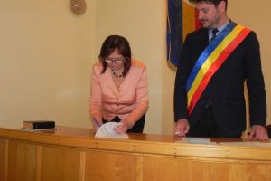 FOTO: Nou consilier local, la Cugir. Social – democrata Julieta Isarie a fost validată pe locul rămas vacant prin demisia lui Mircea Trifan