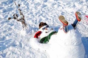 Concurs de construit oameni de zăpadă, pe Dealul Galaţiului din Făgăraş