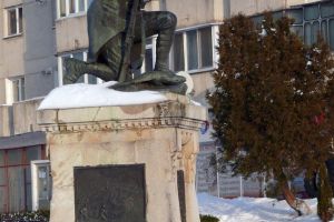 Monumentul militarului grănicer de la Fălticeni, un chin de aproape cinci ani