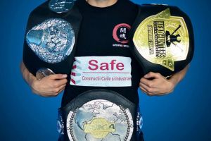 Suceveanul Andrei Ostrovanu a început anul cu o victorie în gala SuperPro FightNight de la Sibiu