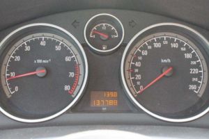 Vrei sa cumperi o masina second hand? Vei putea primi informatii despre kilometrajul real direct prin SMS, de la R.A.R!