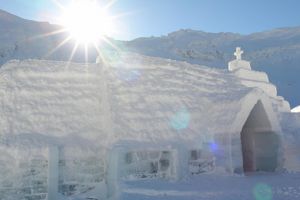 A fost sfinţită biserica de gheaţă de la Bâlea Lac
