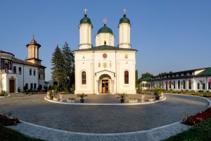 BISERICILE RAMNICULUI (I) – ANSAMBLUL ARHIEPISCOPAL (sec. XVI-XIX)