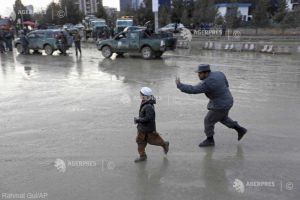 Aproape o suta de morti. Atentat cu ambulanta-capcana in Afganistan. Zeci de raniti