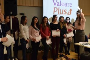 Zece plus pentru voluntari şi parteneri: Gala inimoşilor!