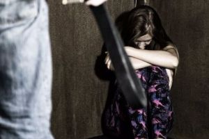 Tânără de 23 de ani, SCLAVA unui VIOLATOR. Mărturisiri CUTREMURĂTOARE: „ E dispus să facă moarte de om!”