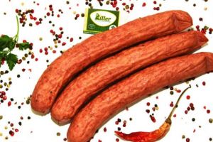 Cârnaţii din comerţul românesc conţin coloranţi obţinuţi din insecte, fum lichid şi chiar soluţie de dezgheţare a drumurilor