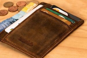 Tu ai putea să trăieşti fără bani deloc?