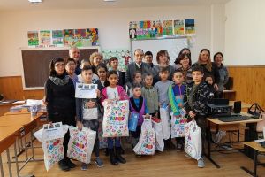 Agenda parlamentară: Dumitru Lupescu (USR) a premiat copiii cu rezultate foarte bune, de la Școala Smaranda Gheorghiu