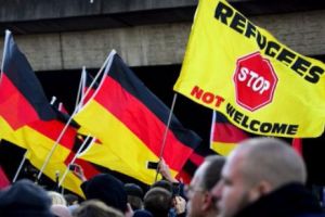 Probleme pentru MERKEL? Germanii IES din nou ÎN STRADĂ după ce un REFUGIAT a OMORÂT o adolescentă