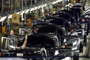 Un adevăr dureros despre români: muncim mai mult decât francezii, dar suntem plătiţi de patru ori mai puţin