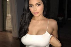 Dorinţa bărbaţilor s-a îndeplinit! O vedetă dorită de toţi s-a filmat în pielea goală, în ipostaze incendiare! Doamne, iartă-ne că am poftit